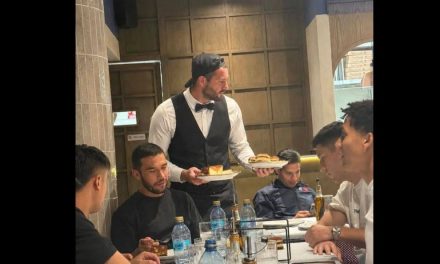 André-Pierre Gignac debuta como ‘mesero’ en la inauguración de su restaurante en San Pedro