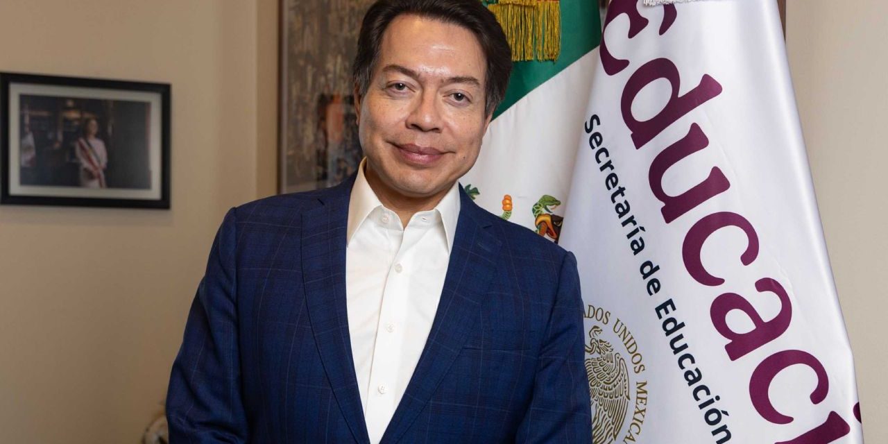 Mario Delgado anuncia aumento salarial del 9% a maestros