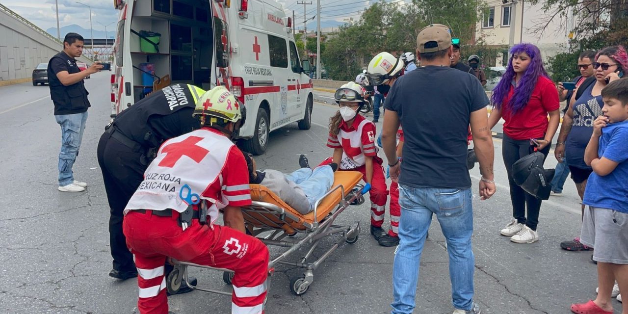 Saltillo: Motociclista menor de edad resulta lesionado tras accidente en periférico