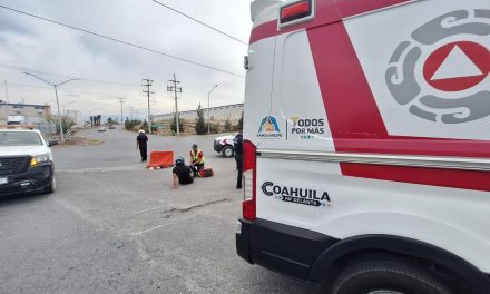 Motociclista termina hospitalizado tras choque con camión en Ramos Arizpe