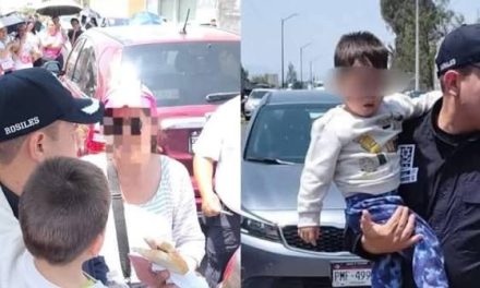 Mamá deja encerrado en el auto a su hijo en Morelia mientras ella buscaba boletos para el Buki (video)