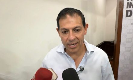 Rector de la UAdeC llama a actuar con congruencia luego de exhibición de docente tomando con estudiantes