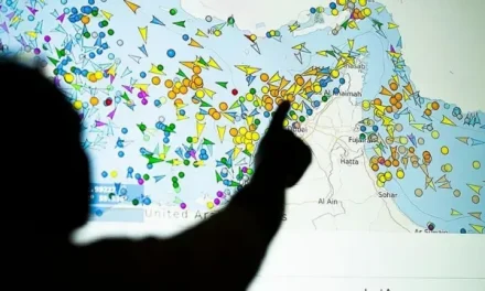 Ataca Estados Unidos petroleros que intentaban romper el bloqueo iraní en Ormuz