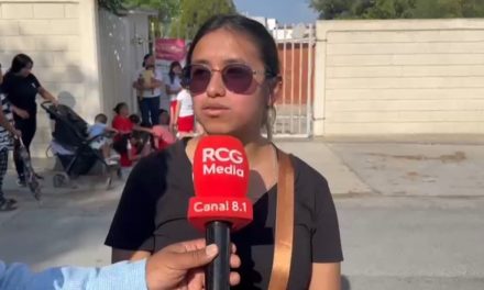 Padres de familia cierran escuela primaria por considerarla un riesgo para los alumnos