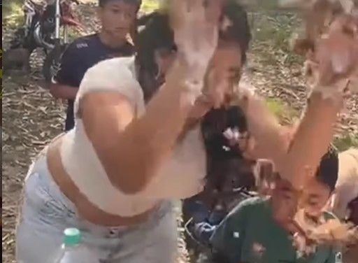 Video: Joven explota contra su pastel tras broma de invitado