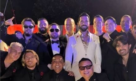 Poncho de Nigris celebra sus 50 años con una lluvia de celebridades (fotos y video)