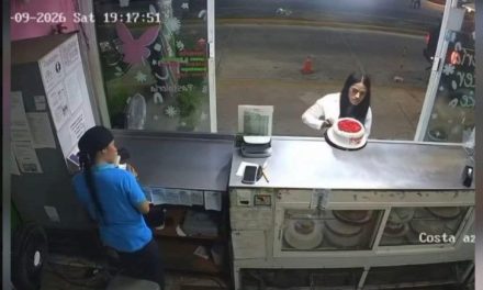 Aparece ‘Lady Pastel’, la mujer que robó un postre y escapa en camioneta de lujo en pleno 10 de mayo