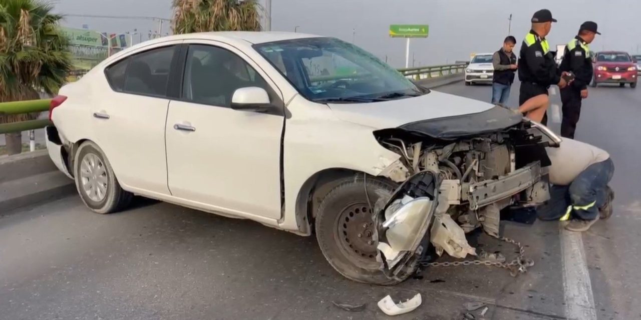 Vuelca joven tras presunto choque en Saltillo