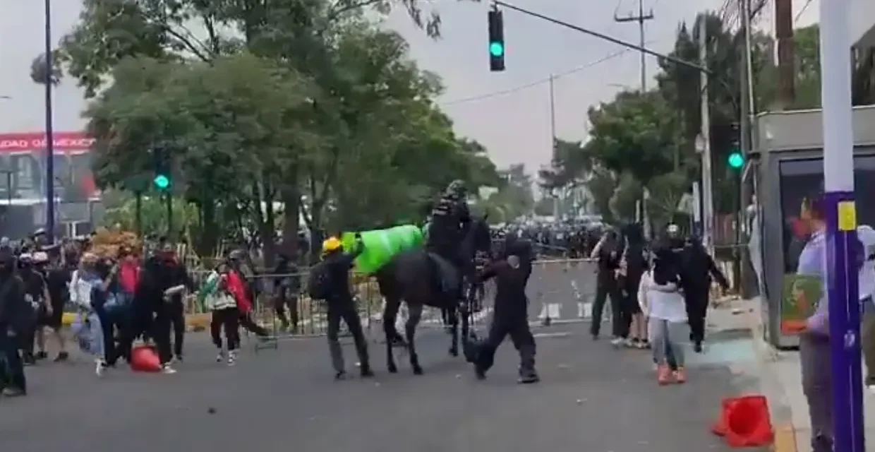 Viven jornada de protestas a las afueras del Estadio Ciudad de México