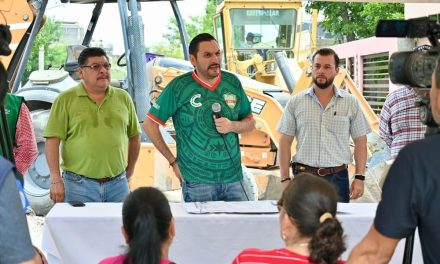 Carlos Villarreal continúa con pavimentación en Monclova