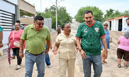 Carlos Villarreal continúa obras pavimentación en Monclova