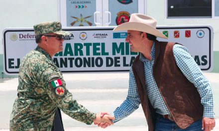 Manolo Jiménez entrega el cuartel militar en San Antonio de las Alazanas