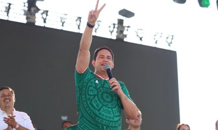 Premia Javier Díaz en el FUTFEST Saltillo a campeones del Torneo Interprepas 2026