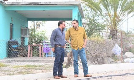 Carlos Villarreal supervisa obras en las colonias La Amistad y Barrera