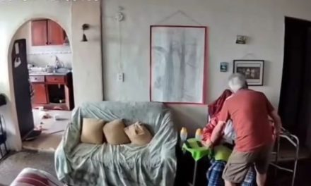 Amor en medio del sismo: abuelito protege a su esposa durante terremoto en Venezuela