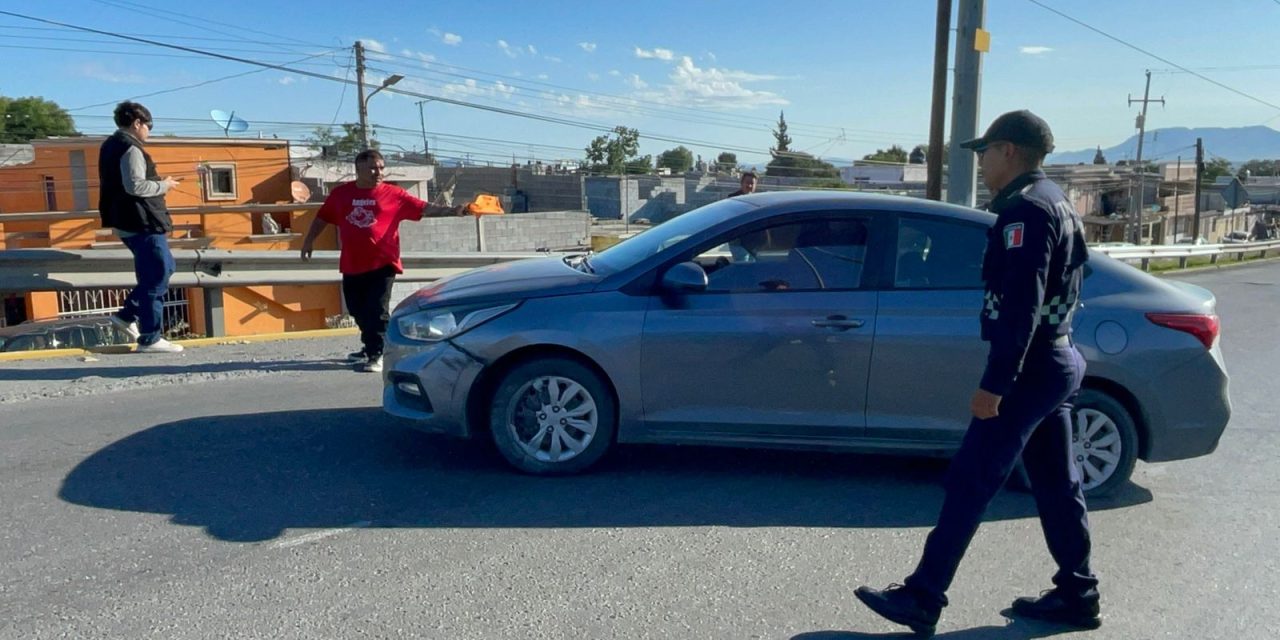 Conductora sufre falla mecánica y se estrella en Saltillo