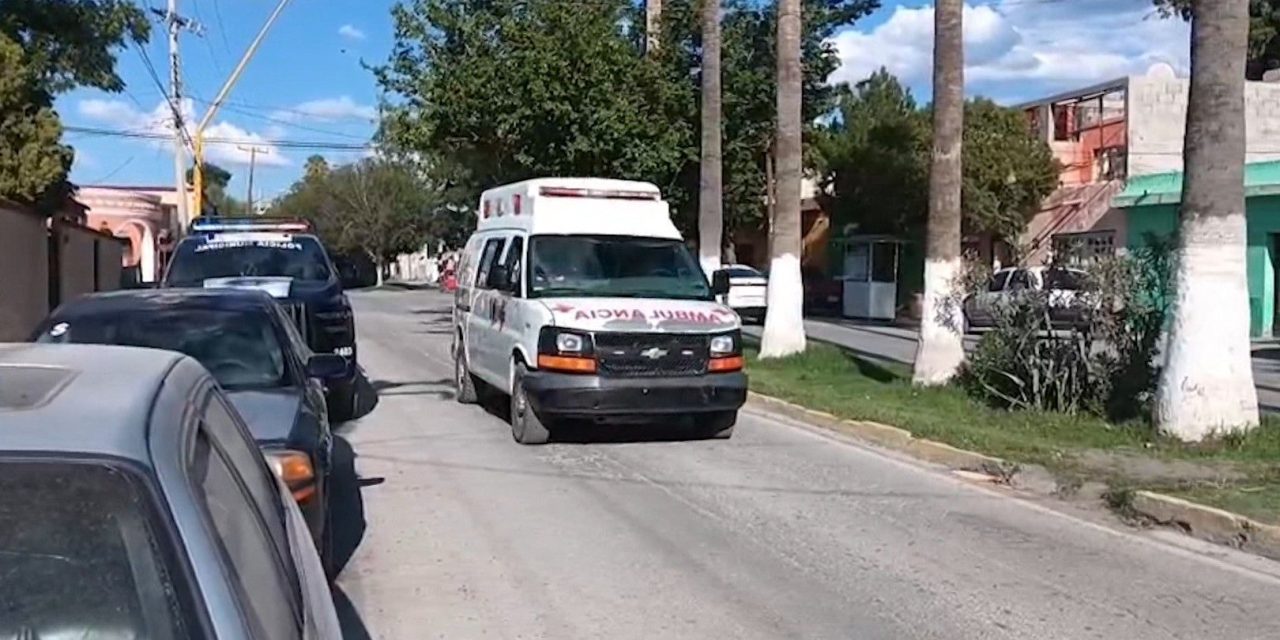 Adolescente resulta lesionado tras chocar contra puerta de vehículo en Parras