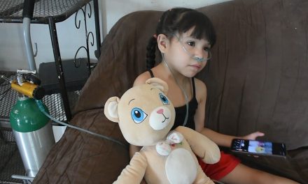 Ella es Isis, la niña de Monclova que le cuesta respirar por una dura batalla contra la fibrosis quística