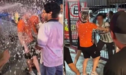 Regios ‘se pasan de fiesta’ y desatan pelea con holandeses por lanzarles espuma en Barrio Antiguo en Monterrey
