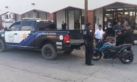 Detienen a dos hombres tras presunto robo y alteración del orden en una tienda de Parras
