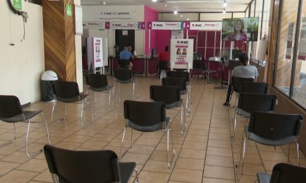 De última hora recogen credenciales del INE en Saltillo