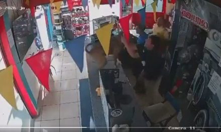 Lomito se une al festejo de los fanáticos de Ecuador luego de ganarle a Alemania (video)