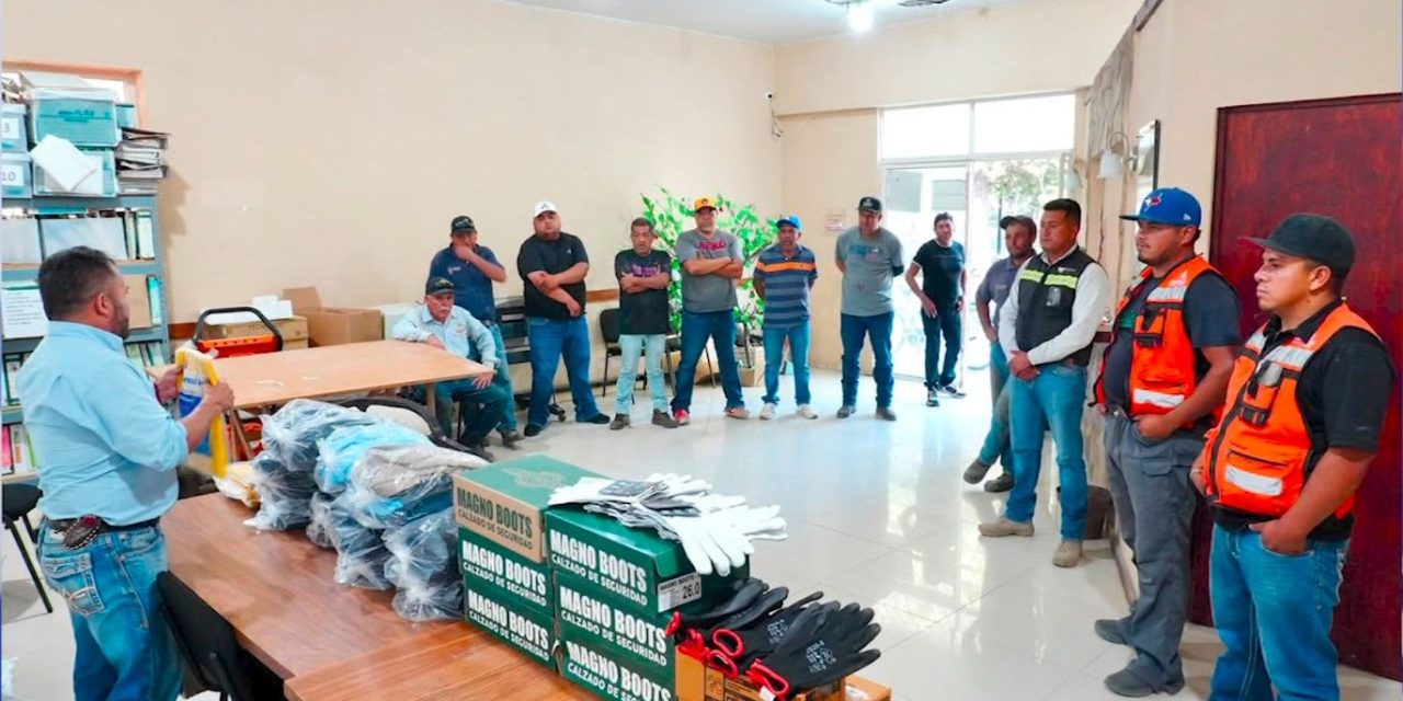 Fortalece Gobierno Municipal de Arteaga a Servicios Primarios con entrega de uniformes