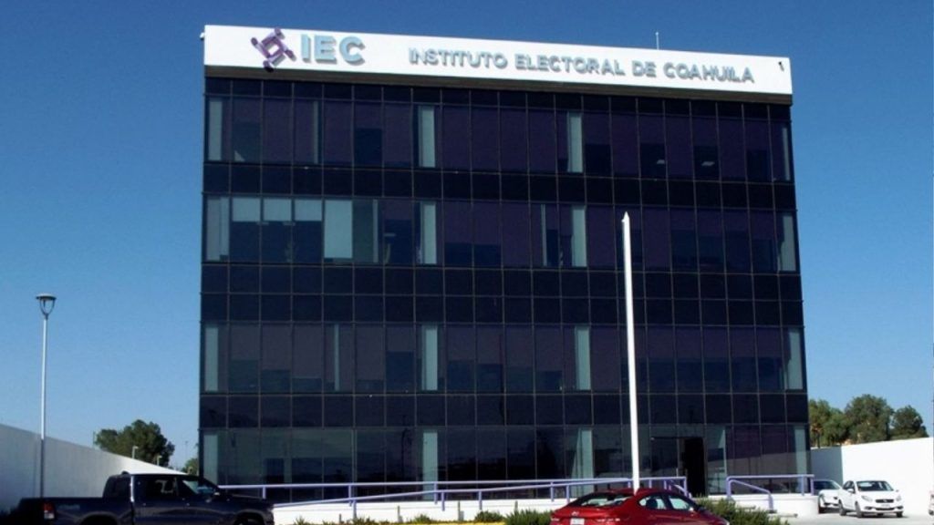 IEC entrega constancias a nuevos diputados plurinominales