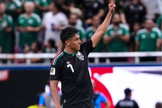 Sale a la luz conversación en WhatsApp donde Luis Romo le prometió a su esposa anotar en el partido contra Corea