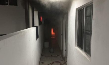 Incendio en departamentos de Monterrey obliga a evacuar a 112 personas