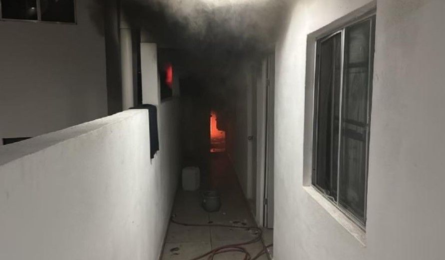 Incendio en departamentos de Monterrey obliga a evacuar a 112 personas