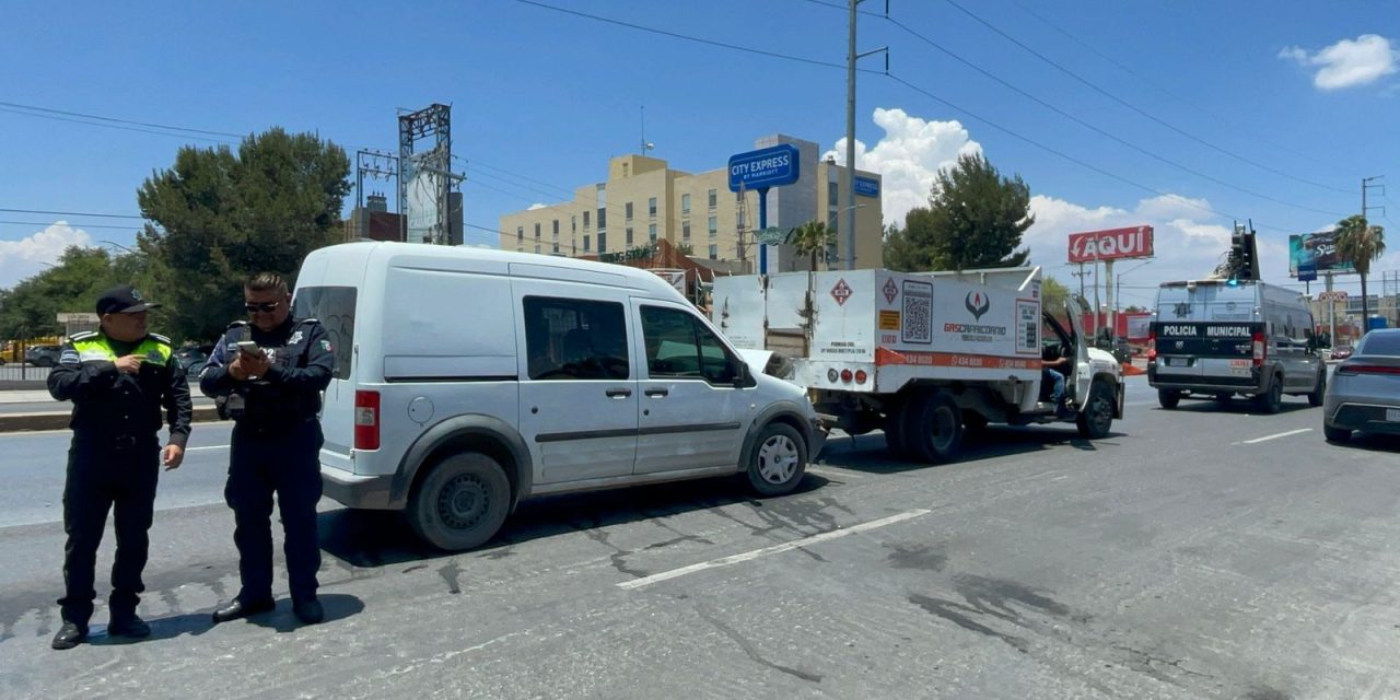 Saltillo: Joven choca contra camión de carga en el periférico Luis Echeverría