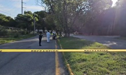 Muere al intentar rebasar en Saltillo