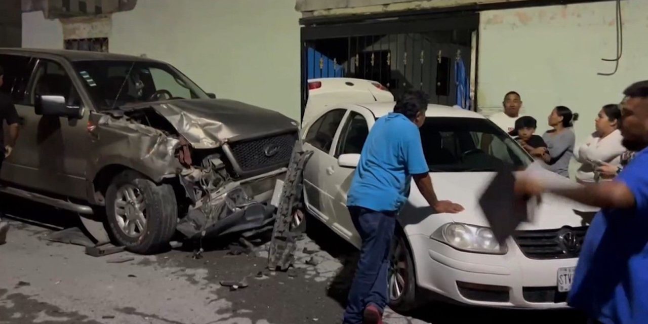 Omite su alto y causa carambola en Saltillo
