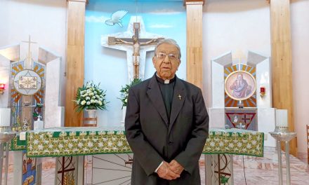 Saltillo: Padre Humberto González permanece hospitalizado tras sufrir un paro cardíaco de corta duración