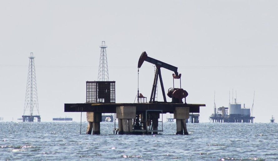 Petróleo repunta por tensión entre Estados Unidos e Irán