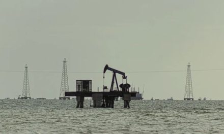 Caen precios del petróleo ante expectativa de tregua en Líbano