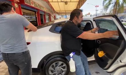 Por calor se incrementa la instalación de polarizado en vehículos en Torreón
