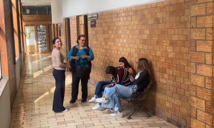 Distingue UAdeC a egresados y a estudiantes