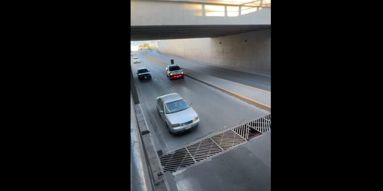 ¿Transitas por Avenida Universidad? Reportan alcantarilla dañada