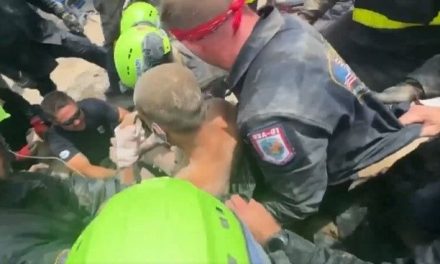 Brigadas francesas logran milagroso rescate: Extraen con vida a padre e hijo a cuatro días del sismo en Venezuela