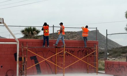Supervisa el alcalde, Javier Diaz avance de rehabilitación de cancha en Puerto de la Virgen