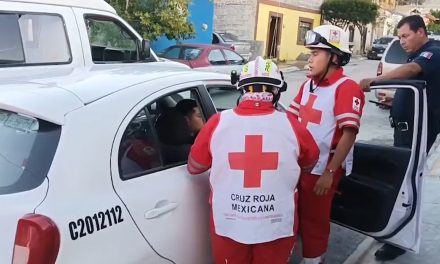 Temían lo peor al no reaccionar joven que estaba dentro de un taxi en Parras