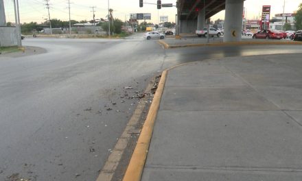 Vidrios en carretera ocasionaron problemas en Ramos Arizpe