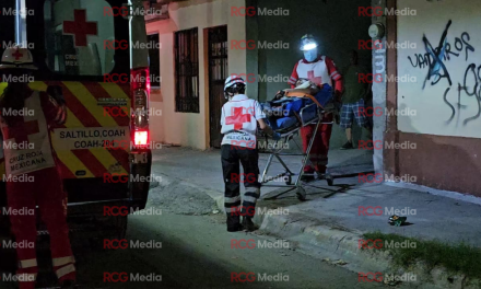 Hombre resulta gravemente lesionado tras caer de un techo