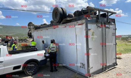 Conductor se queda dormido y termina volcado en la Saltillo-Torreón