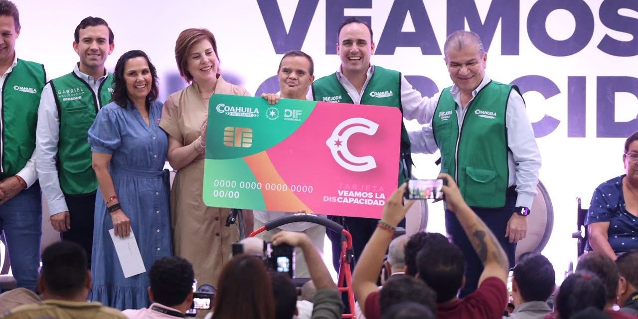 Manolo Jiménez entrega apoyos para personas con discapacidad