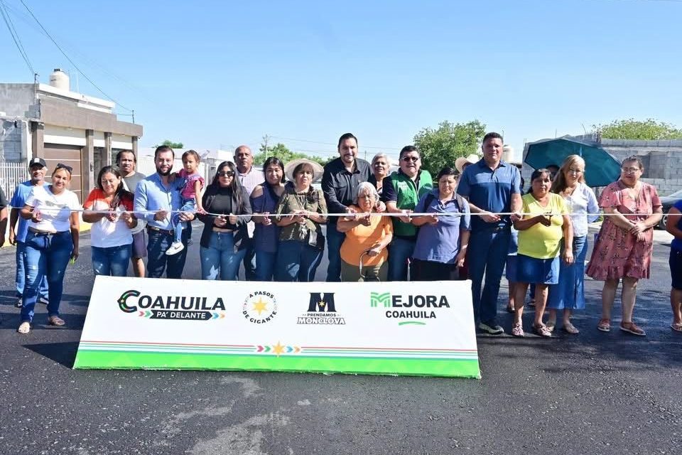 Carlos Villarreal entrega obras de pavimentación en la colonia Lupita Murguía