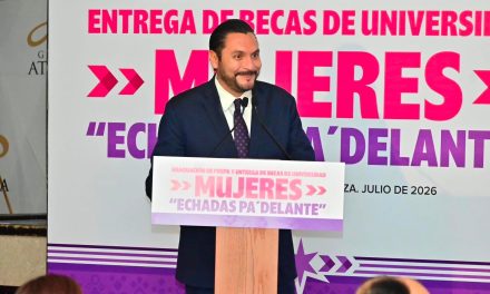 Carlos Villarreal acompaña graduación de 95 mujeres de la región Centro