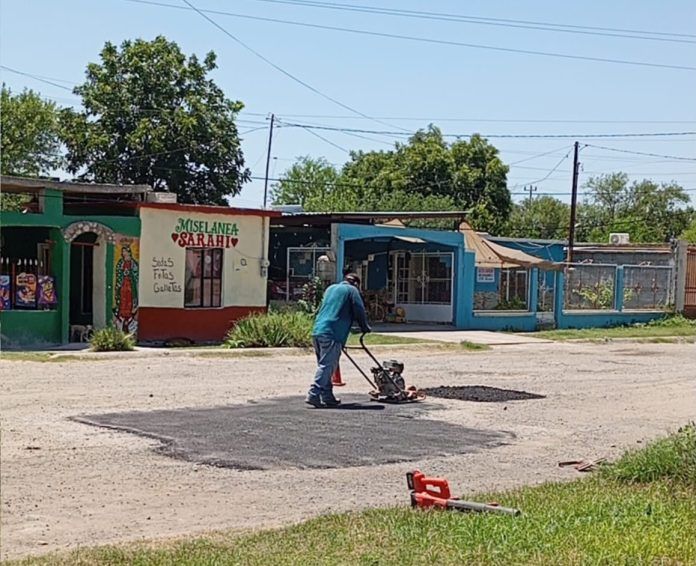 Gobierno de Múzquiz avanza con el programa de bacheo permanente